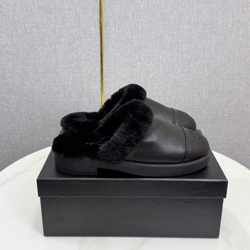 Ch**el slippers